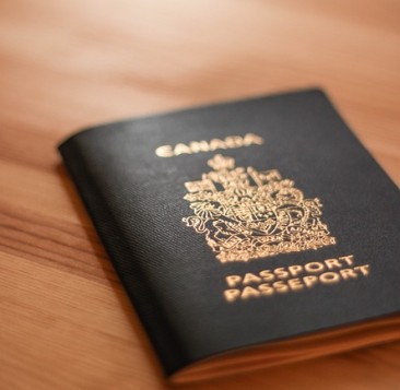 feature image - applying for canadian citizenship